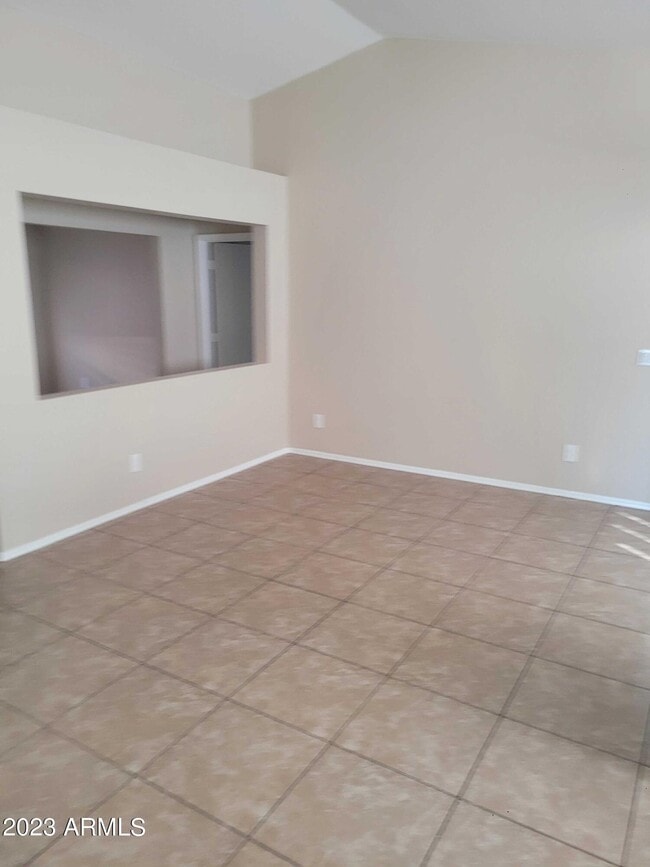 Building Photo - 1679 N La Fresa Dr