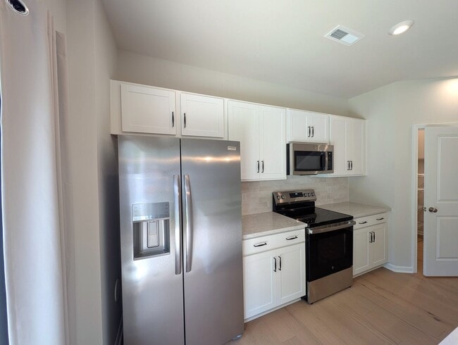 Building Photo - Pristine 2 story Townhome located in the Fifteen Cannon Community in Charlotte!