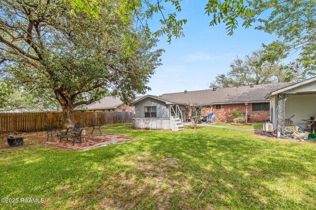 Building Photo - 4512 E Meadow Ln