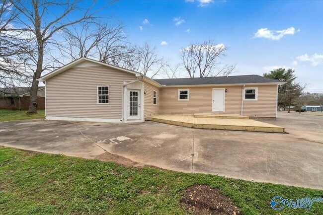 Building Photo - 117 Mandy Dr