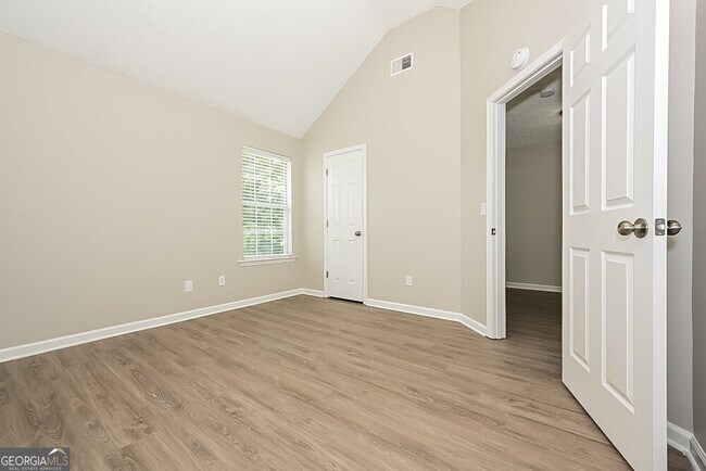 Building Photo - 468 Grove Park Dr