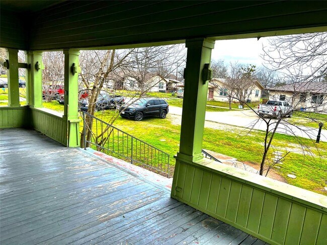 Building Photo - 433 E Davilla St
