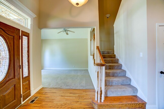 Building Photo - Beautiful home across from Jenks Middle School