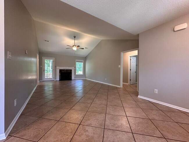 Building Photo - 102 Brookhaven Dr
