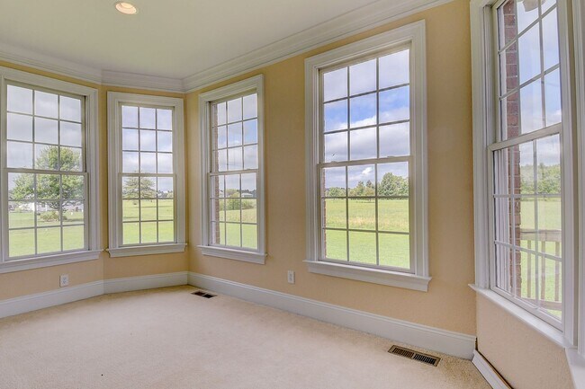 Building Photo - BEAUTIFUL HOME FOR RENT SOUTH CHESAPEAKE!