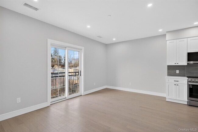 Building Photo - 10 Market St