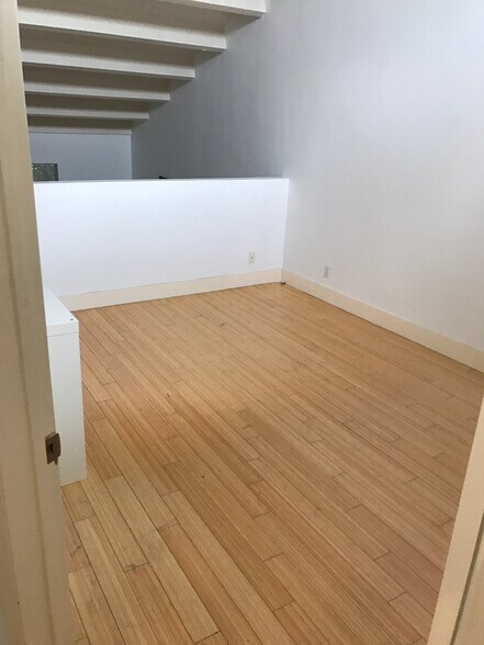 Building Photo - 1605 Armacost Ave