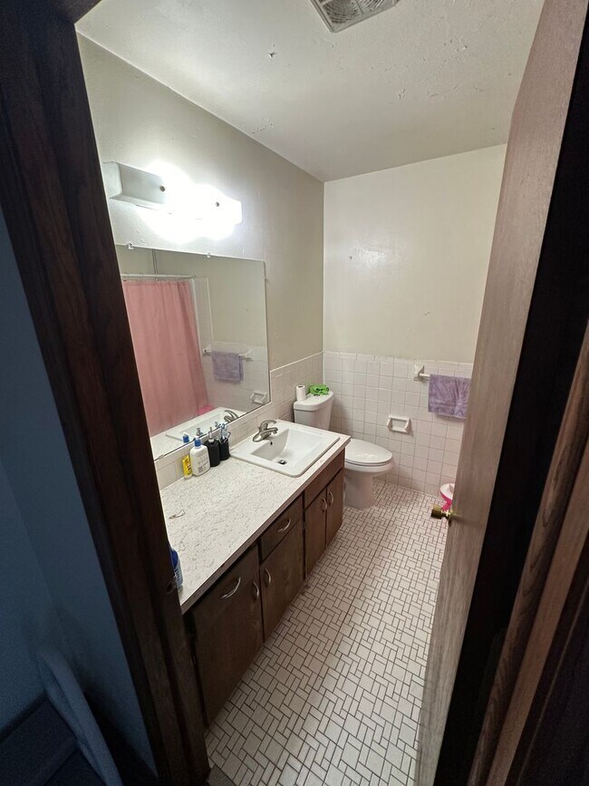 Building Photo - 3 Bed, 1.5 Bath Home in Prime Columbia Heights Location