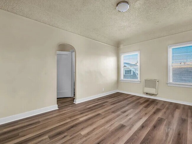 Building Photo - 1628 W 45th St