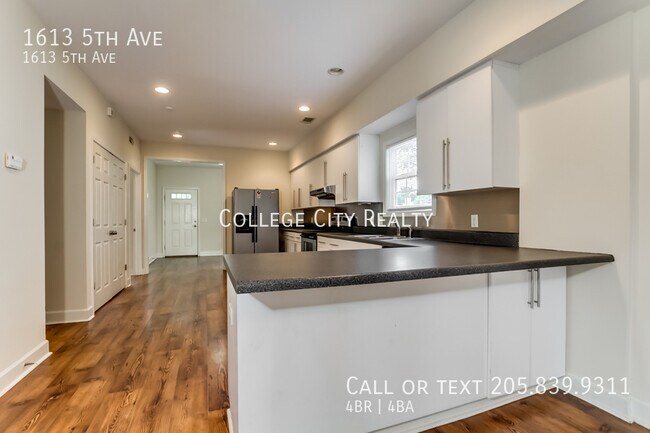 Building Photo - 1613 5th Ave