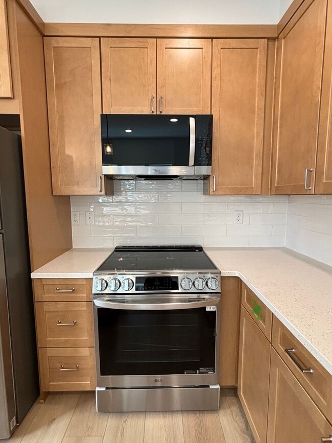 Building Photo - 2 Bed 2.5 Bath New-Construction Duplex