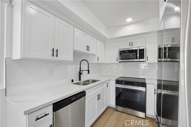 Building Photo - 14420 Tiara St