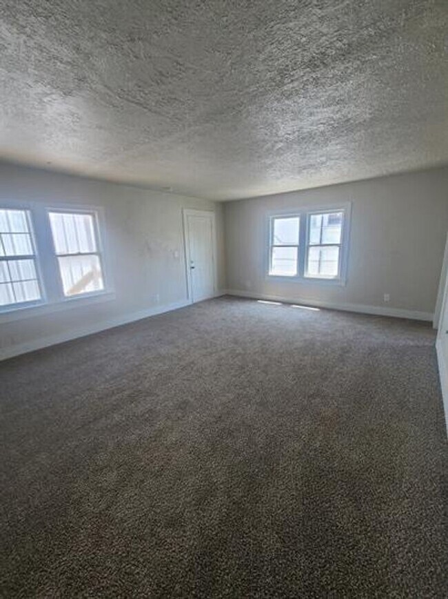 Building Photo - 4517 S Shields Blvd
