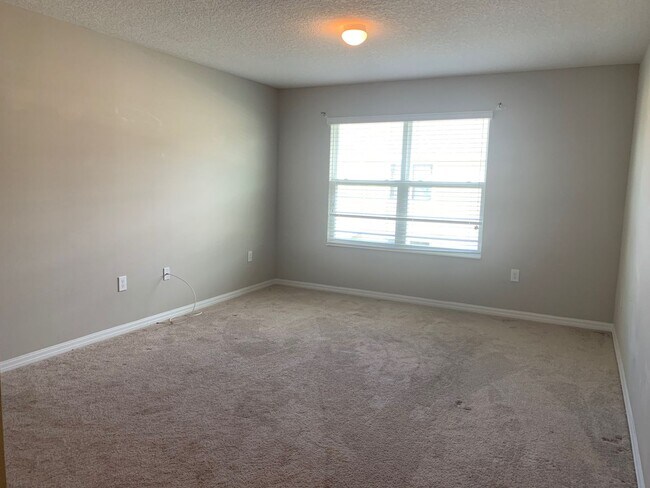 Building Photo - MOVE IN SPECIAL- 4/2.5 Energy Efficient Townhome in St. Cloud
