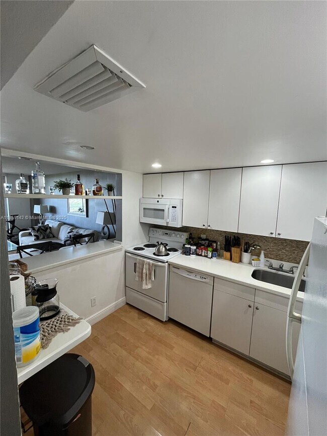 Building Photo - 13499 Biscayne Blvd