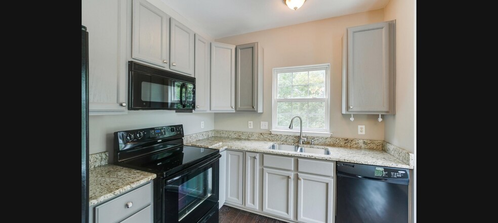 Building Photo - 618 Huffine Manor Cir