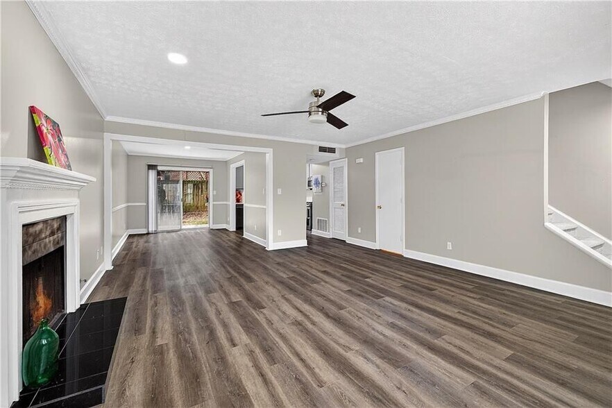 Building Photo - 679 Anderson Walk