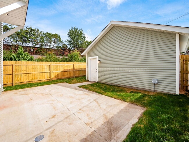 Building Photo - 166 Wisconsin Ave