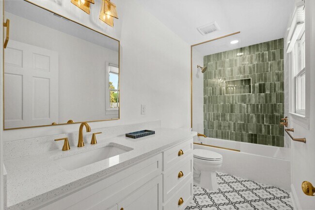 Building Photo - 5704 Woodside Ave