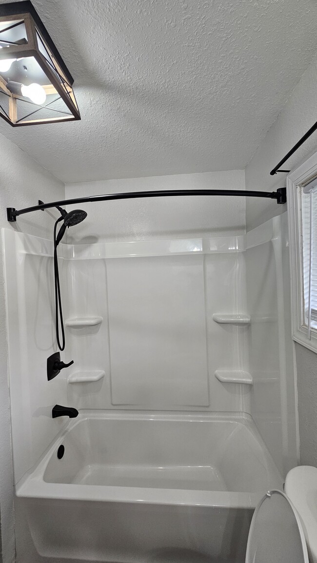 Shower Tub Combo - 483 Big Bend Rd