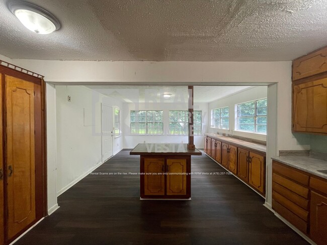 Building Photo - 3356 Tamplin Terrace