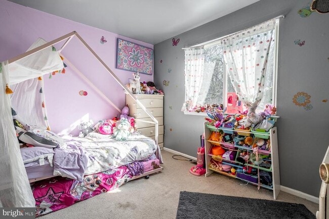 Building Photo - 8 Dickenson Dr