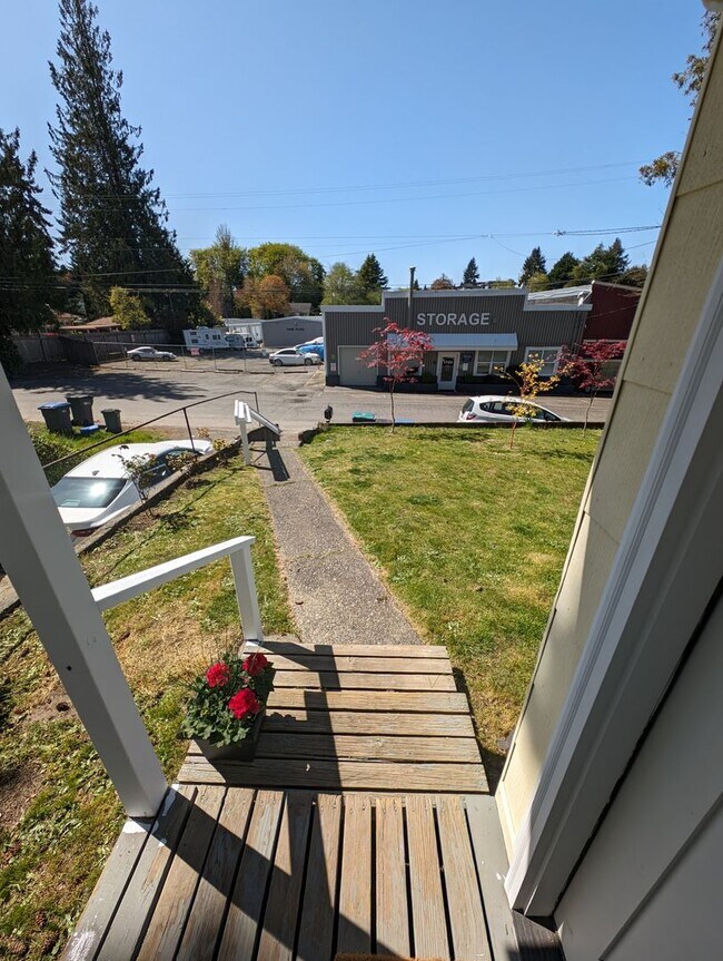 Building Photo - Updated 3 Bedroom Charmer in the Heart of ...