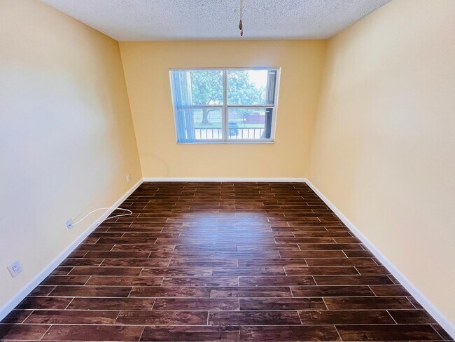 Building Photo - 5985 Forest Hill Blvd