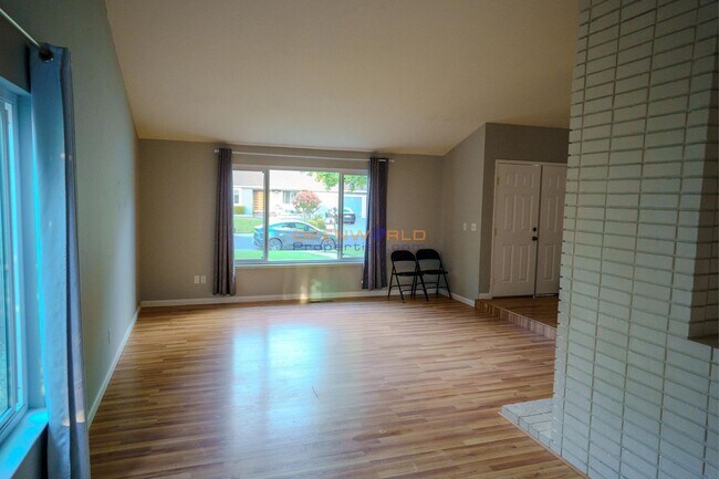 Building Photo - Spacious 4BR Single-Story Home w/ Garage i...
