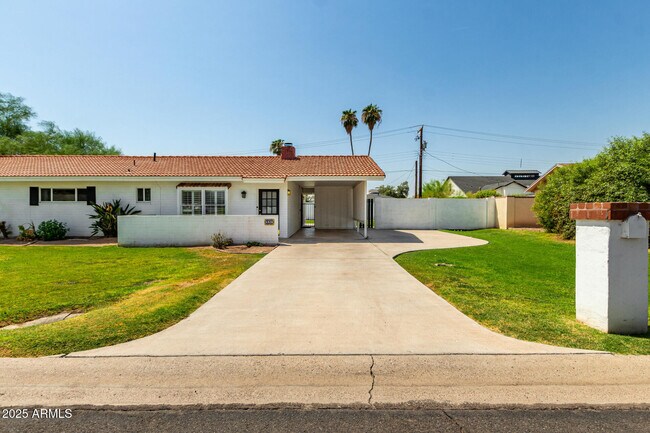 Primary Photo - 6925 E Rancho Vista Dr