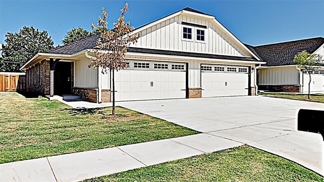 Primary Photo - 5000 Avion Ct