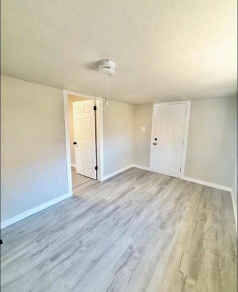 Building Photo - 1910 E 12th St