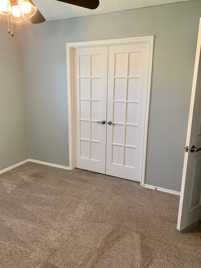 Building Photo - Fantastic 4 Bedroom 2 Bathroom house in So...