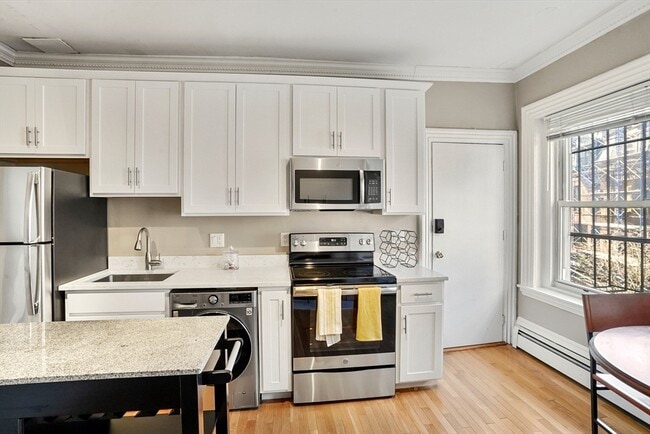 Building Photo - 587 Tremont St