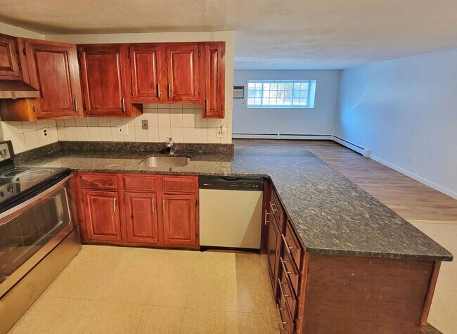 Building Photo - Heat, hot water and parking included! Cozy 2bed 1 bath condo in the center of Everett