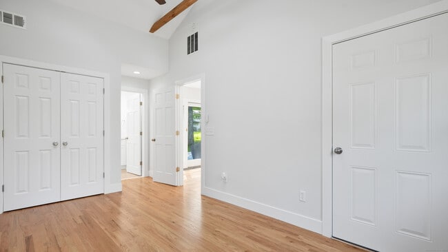 Building Photo - 23 Valley View Ln