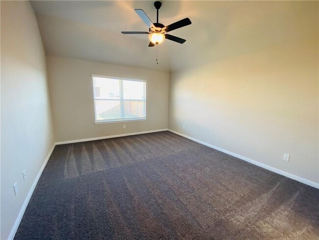 Building Photo - 721 Hollyhock Dr