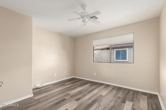 Building Photo - 3545 E Crescent Way