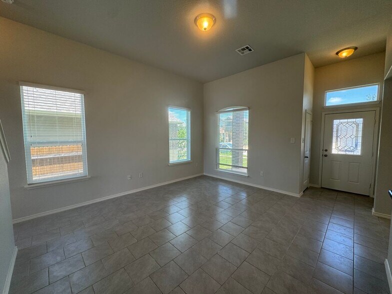 Building Photo - 133 Flatland Trl