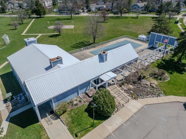 Building Photo - 41705 Broquet Dr