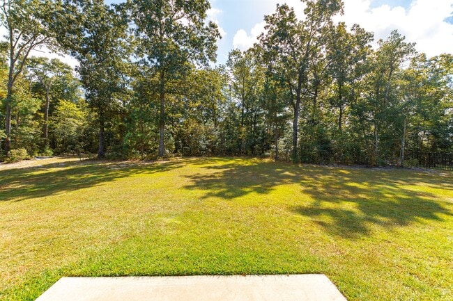 Building Photo - MOVE-IN READY $300 off first month