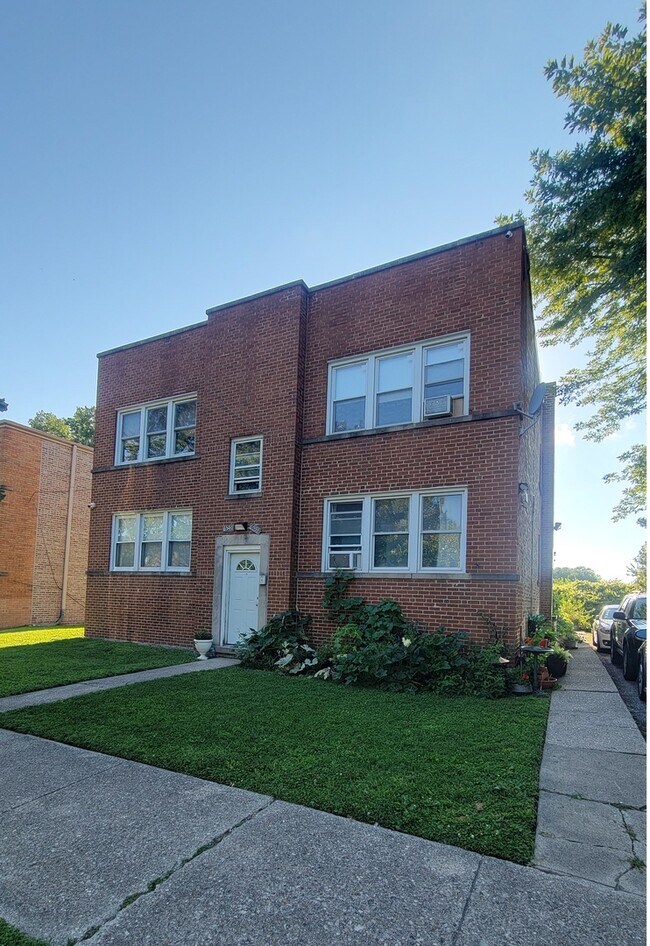 Primary Photo - 6542 N Hoyne Ave