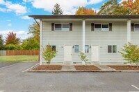 Building Photo - END UNIT!!  2 BEDROOM & 1 .5 BATH TOWNHOUSE