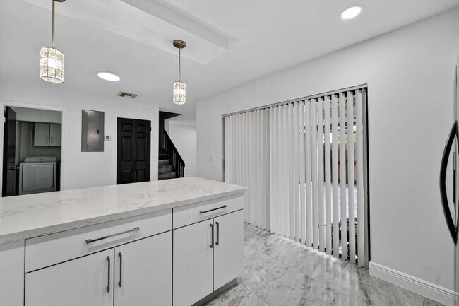 Building Photo - 7512 Courtyard Run E