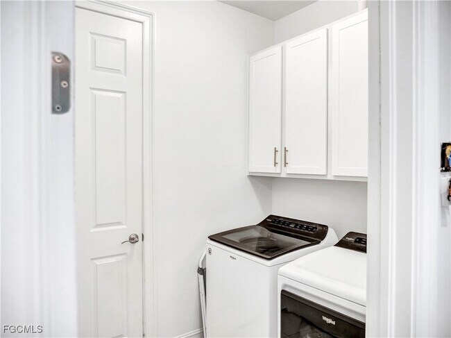 Building Photo - 3242 Baravaldo Cir