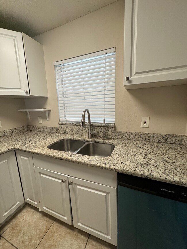 Building Photo - 2625 FL-590