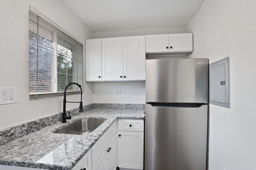 Primary Photo - Brentwood Meadows