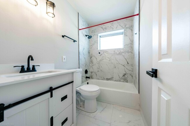 Building Photo - 120 SW 29th Terrace