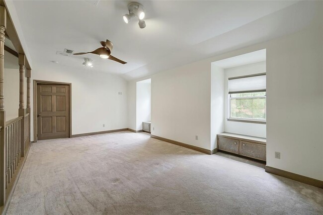 Building Photo - 3605 Silver Hill Cir