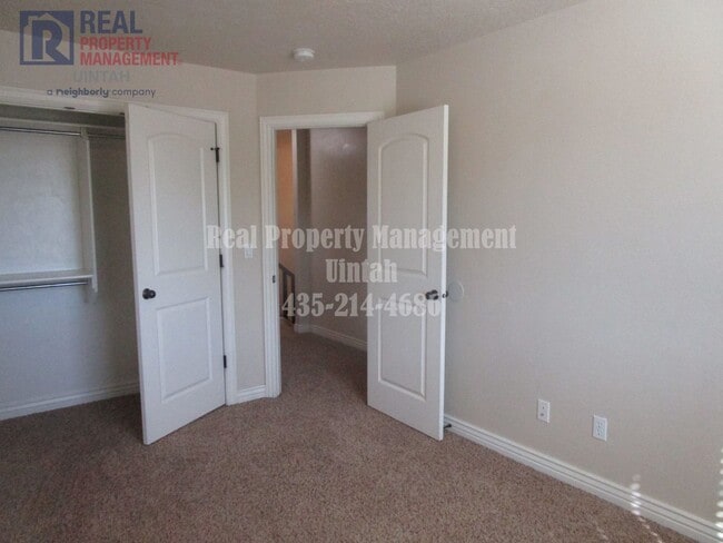 Building Photo - 3 bed 2.5 bath townhome in Fox Run